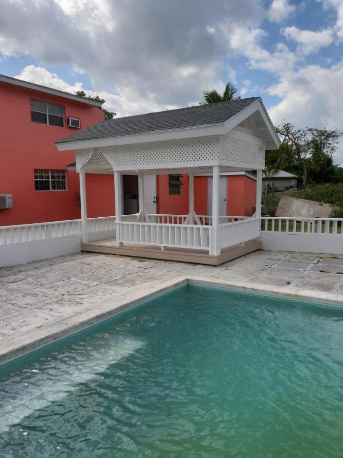 Tropical Hideaway Apartment แนสซอ ภายนอก รูปภาพ