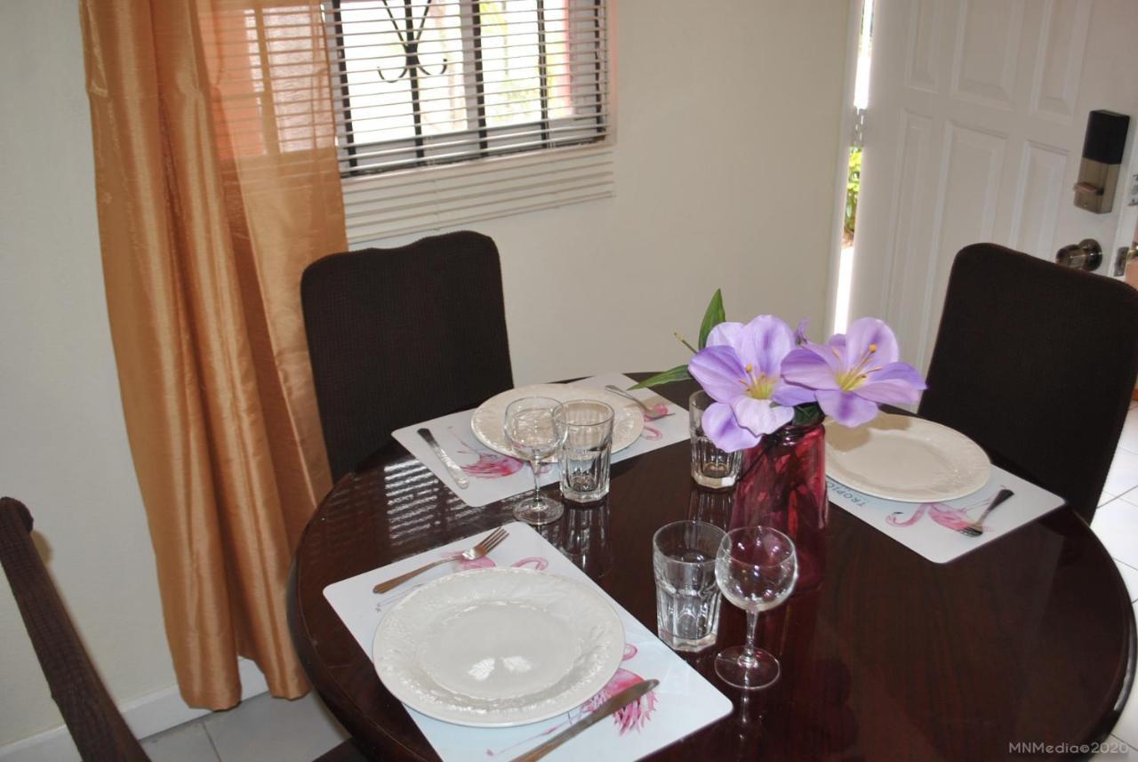 Tropical Hideaway Apartment แนสซอ ภายนอก รูปภาพ